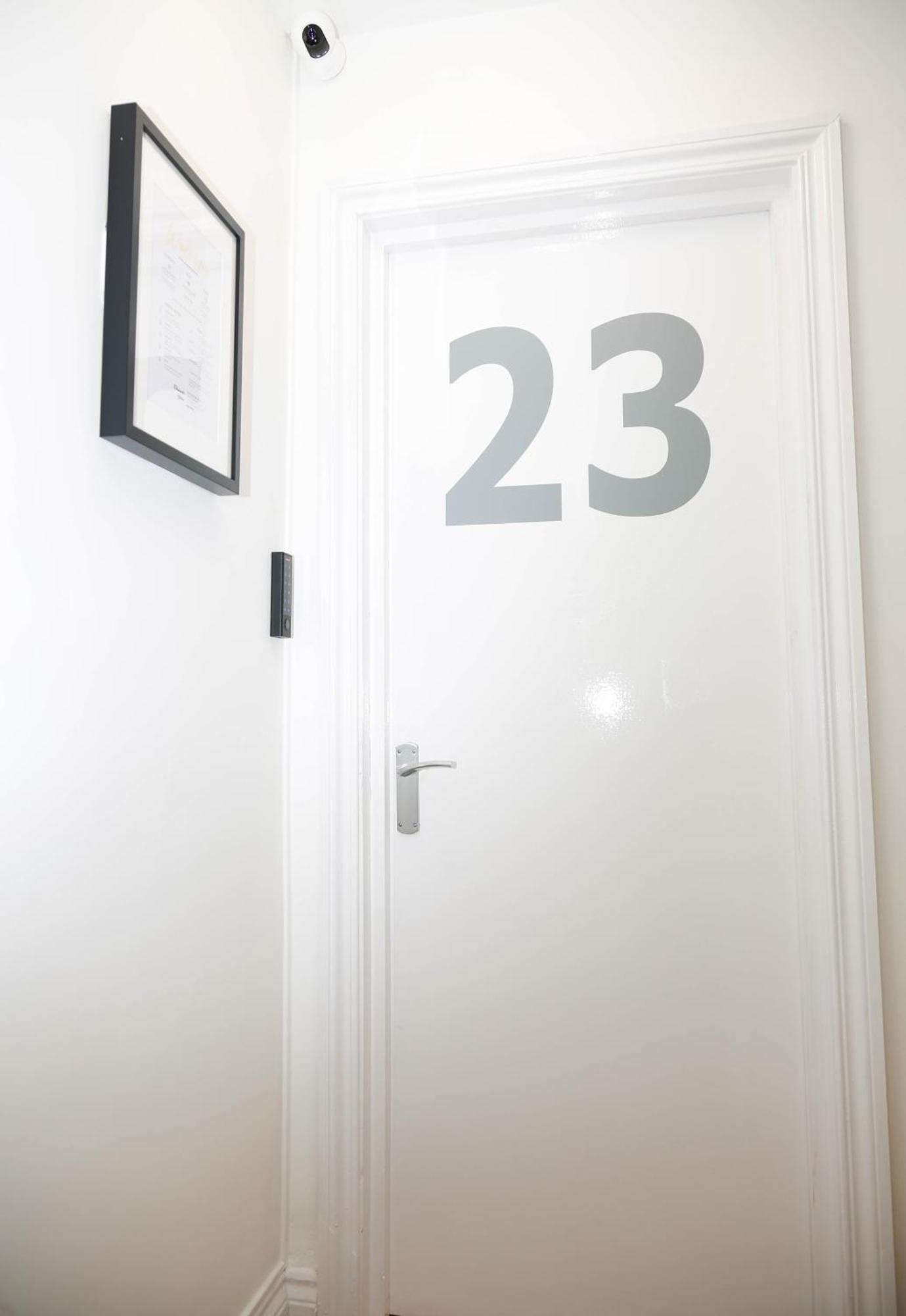 New Luxury Rooms In The Heart Of London Next To Shops, Cafes, Bars & Metro With Shared Bathrooms Exteriér fotografie